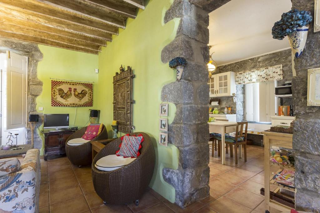 Casa dos Platanos-Family Home room 3