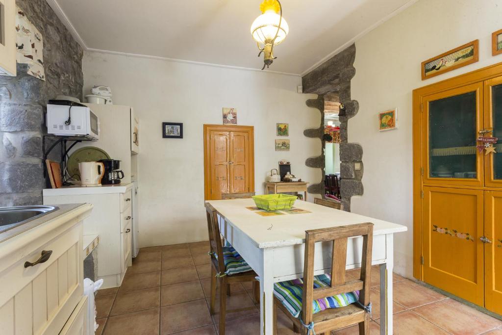 Casa dos Platanos-Family Home room 6